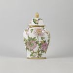 1233 2526 VASE AND COVER